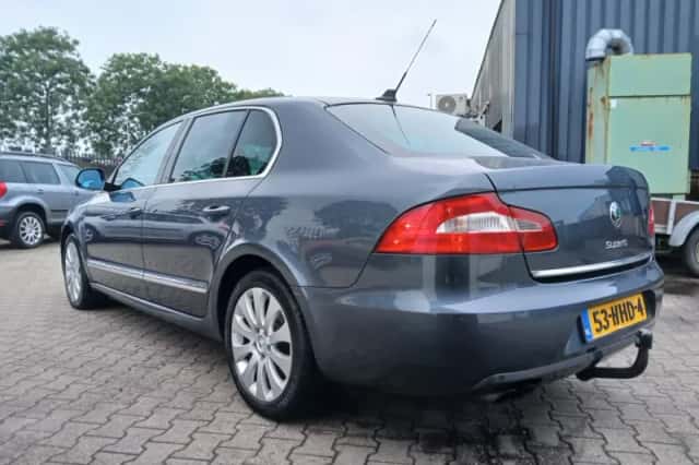 Škoda Superb (2008) thumbnail 3