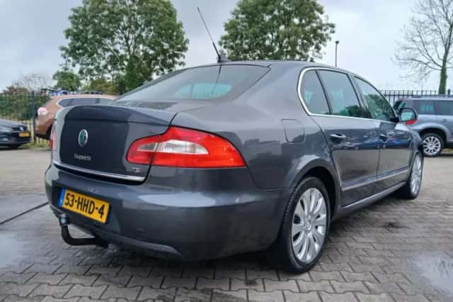 Škoda Superb (2008) thumbnail 4