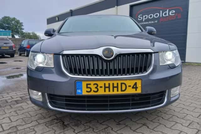 Škoda Superb (2008) thumbnail 5