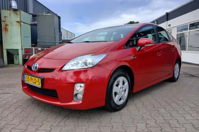 Toyota Prius (2011) thumbnail 2