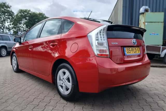 Toyota Prius (2011) thumbnail 3