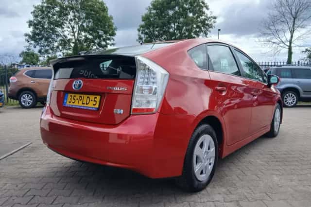 Toyota Prius (2011) thumbnail 4