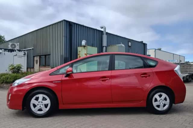 Toyota Prius (2011) thumbnail 6