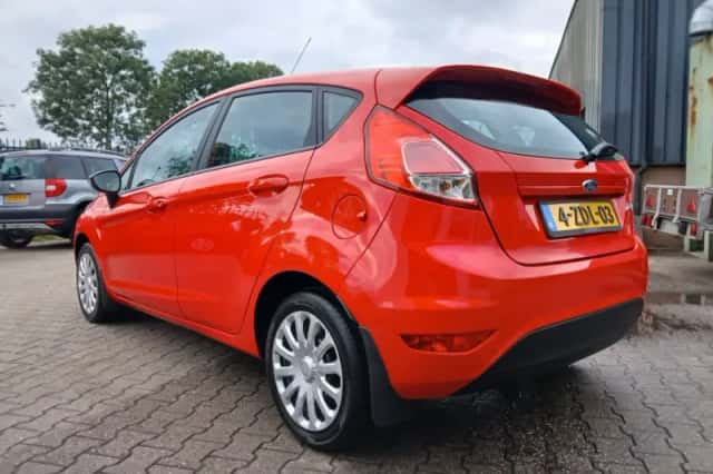 Ford Fiesta (2014) thumbnail 3