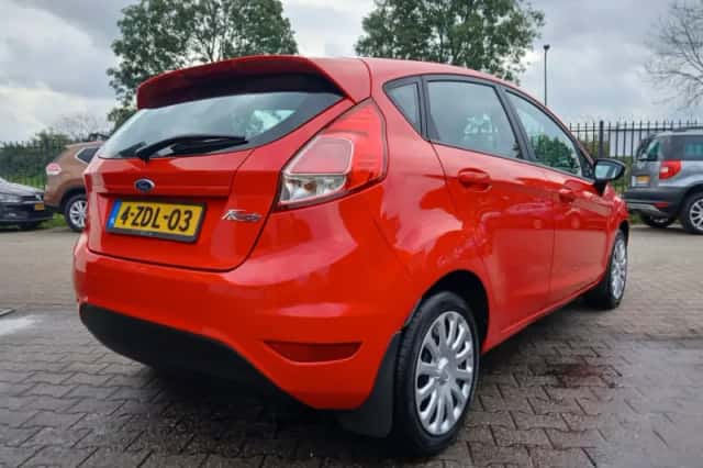 Ford Fiesta (2014) thumbnail 4