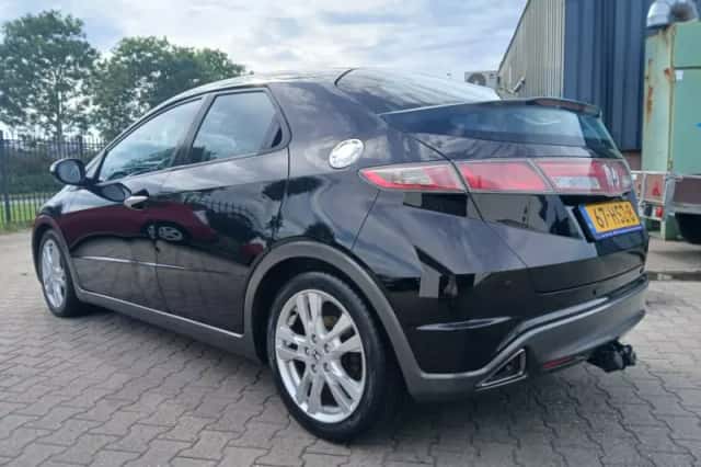 Honda Civic (2009) thumbnail 3