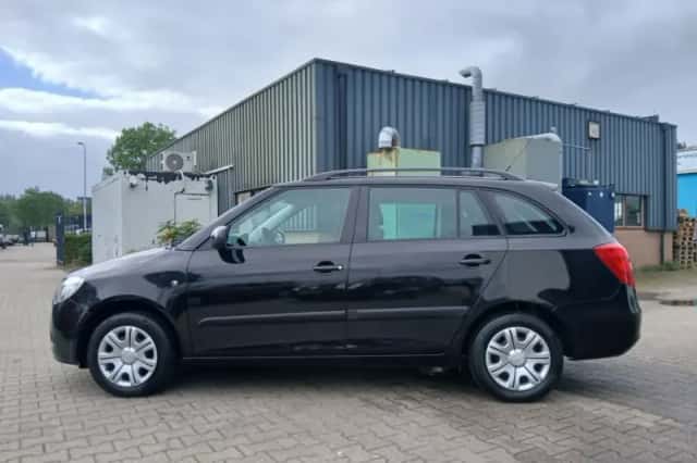 Škoda Fabia (2008) thumbnail 5