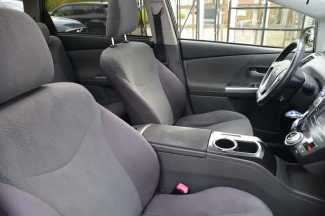 Toyota Prius (2012) thumbnail 3