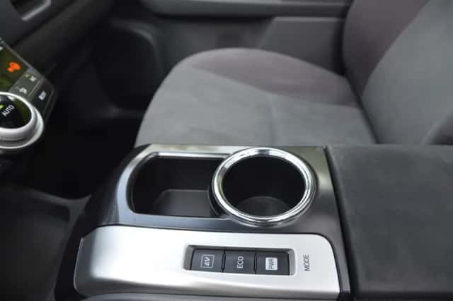 Toyota Prius (2012) thumbnail 4