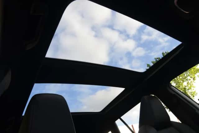Toyota Corolla Cross (2024) thumbnail 2