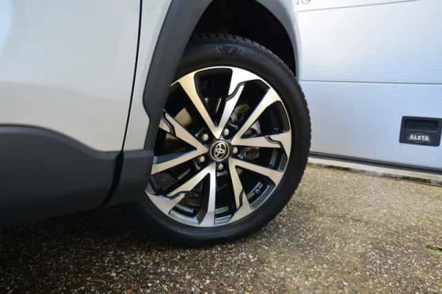 Toyota Corolla Cross (2024) thumbnail 5