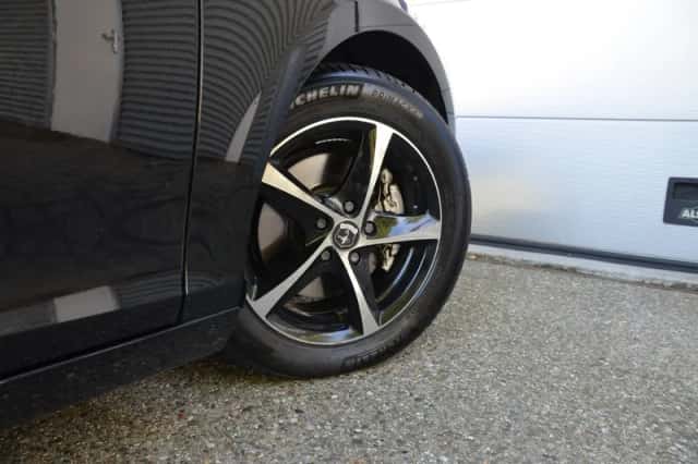 Volvo V40 (2014) thumbnail 4