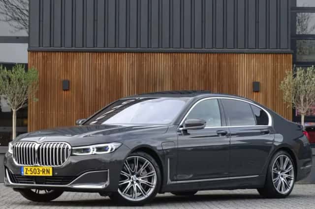 BMW 7-Serie (2019) thumbnail 1