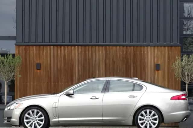 Jaguar XF (2010) thumbnail 5