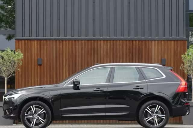 Volvo XC60 (2017) thumbnail 3
