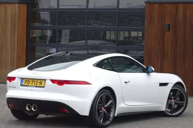 Jaguar F-Type (2017) thumbnail 4