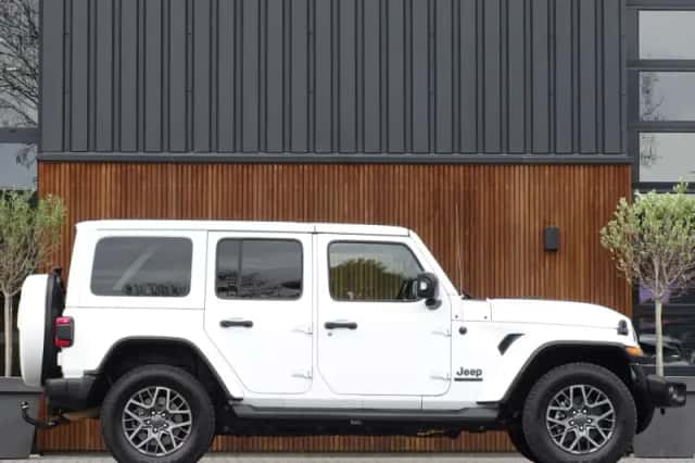 Jeep Wrangler (2021) thumbnail 3