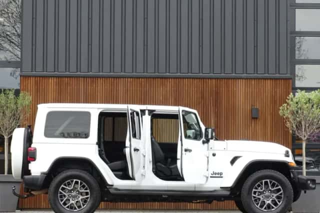 Jeep Wrangler (2021) thumbnail 4