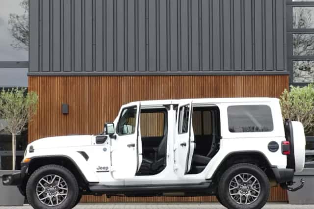 Jeep Wrangler (2021) thumbnail 6