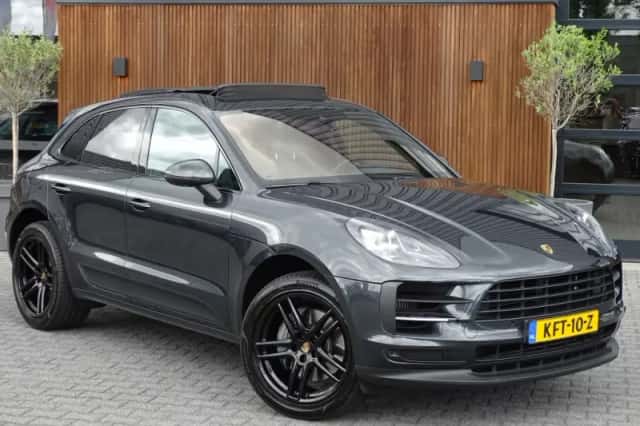 Porsche Macan (2019) thumbnail 2