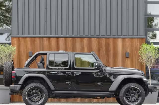 Jeep Wrangler (2021) thumbnail 2