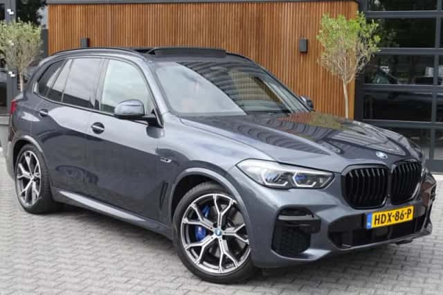 BMW X5 (2021) thumbnail 2