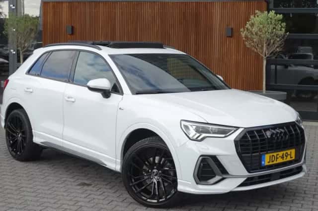 Audi Q3 (2021) thumbnail 2