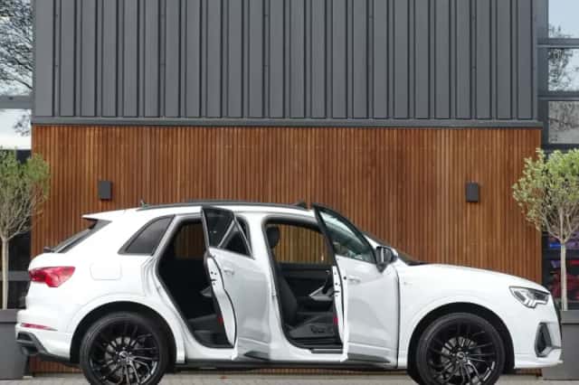Audi Q3 (2021) thumbnail 4