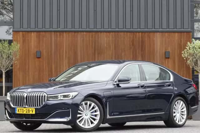 BMW 7-Serie (2019) thumbnail 1
