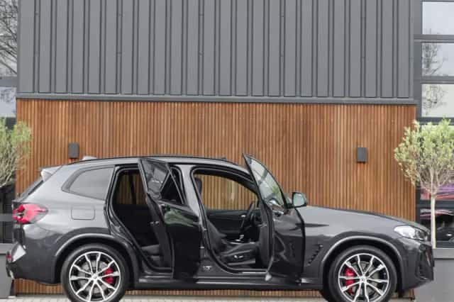 BMW X3 (2022) thumbnail 4