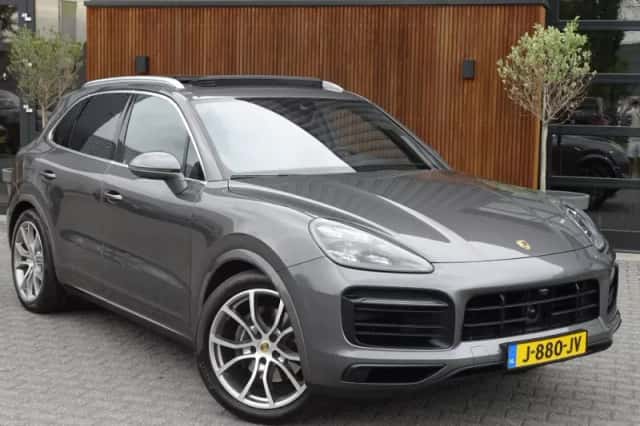 Porsche Cayenne (2020) thumbnail 2