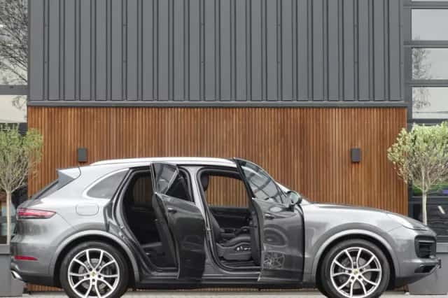 Porsche Cayenne (2020) thumbnail 4