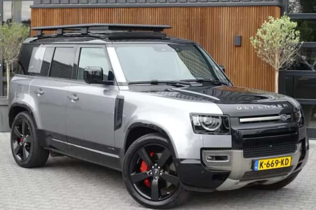 Land Rover Defender (2021) thumbnail 2