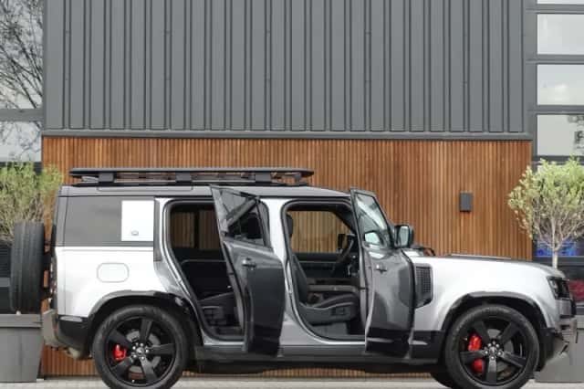 Land Rover Defender (2021) thumbnail 4