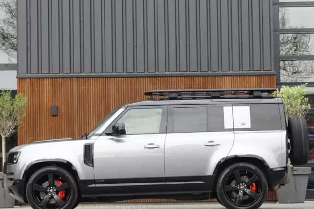 Land Rover Defender (2021) thumbnail 5