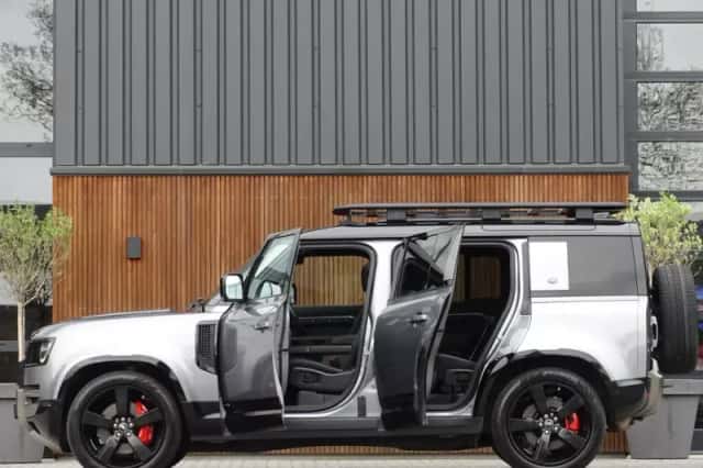 Land Rover Defender (2021) thumbnail 6