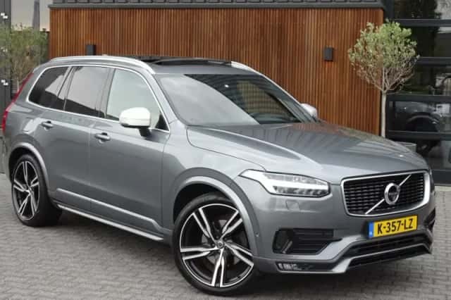 Volvo XC90 (2017) thumbnail 2