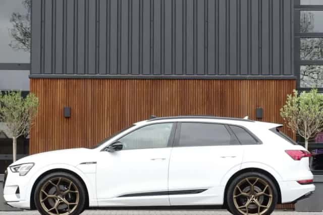 Audi e-tron (2019) thumbnail 5