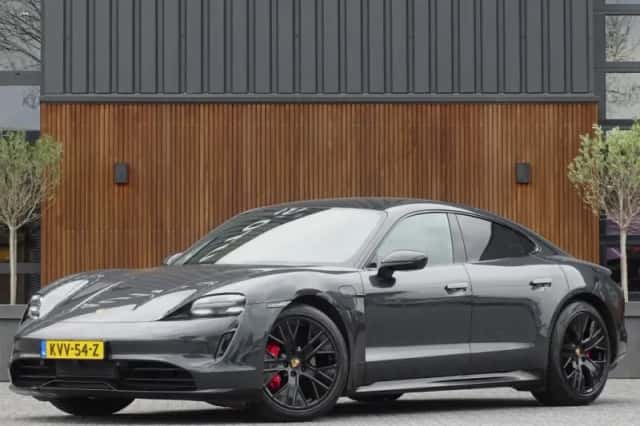 Porsche Taycan (2020) thumbnail 1