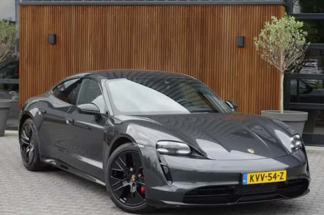 Porsche Taycan (2020) thumbnail 2