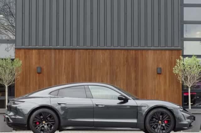 Porsche Taycan (2020) thumbnail 3