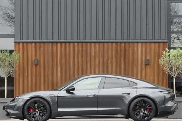 Porsche Taycan (2020) thumbnail 5