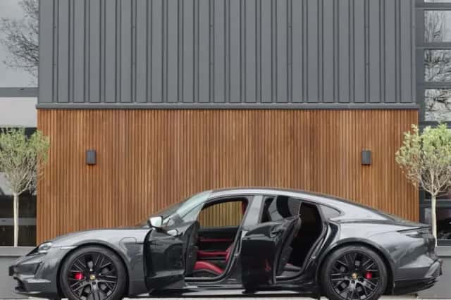 Porsche Taycan (2020) thumbnail 6