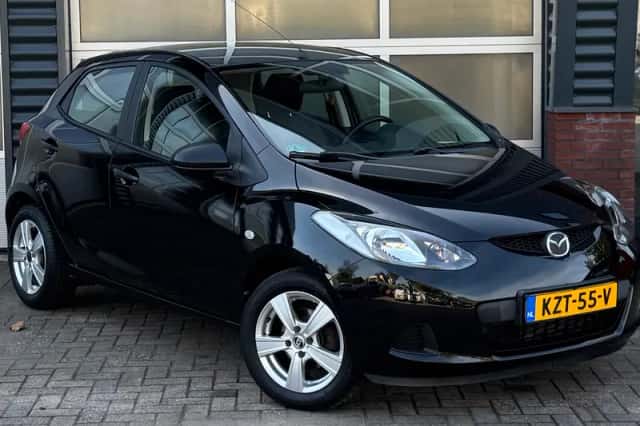 Mazda 2 (2009) thumbnail 2