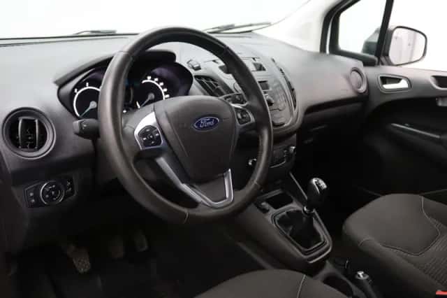 Ford Transit Courier (2022) thumbnail 3