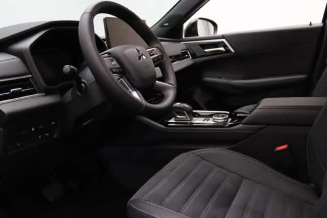 Mitsubishi Outlander (2026) thumbnail 3