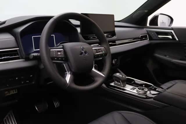 Mitsubishi Outlander (2026) thumbnail 3