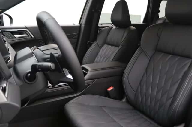 Mitsubishi Outlander (2026) thumbnail 4