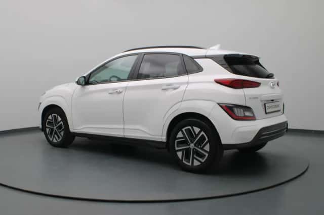 Hyundai Kona (2023) thumbnail 2