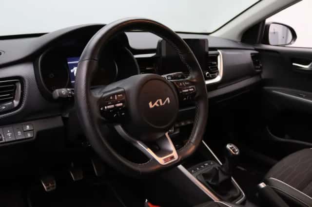 Kia Stonic (2022) thumbnail 3